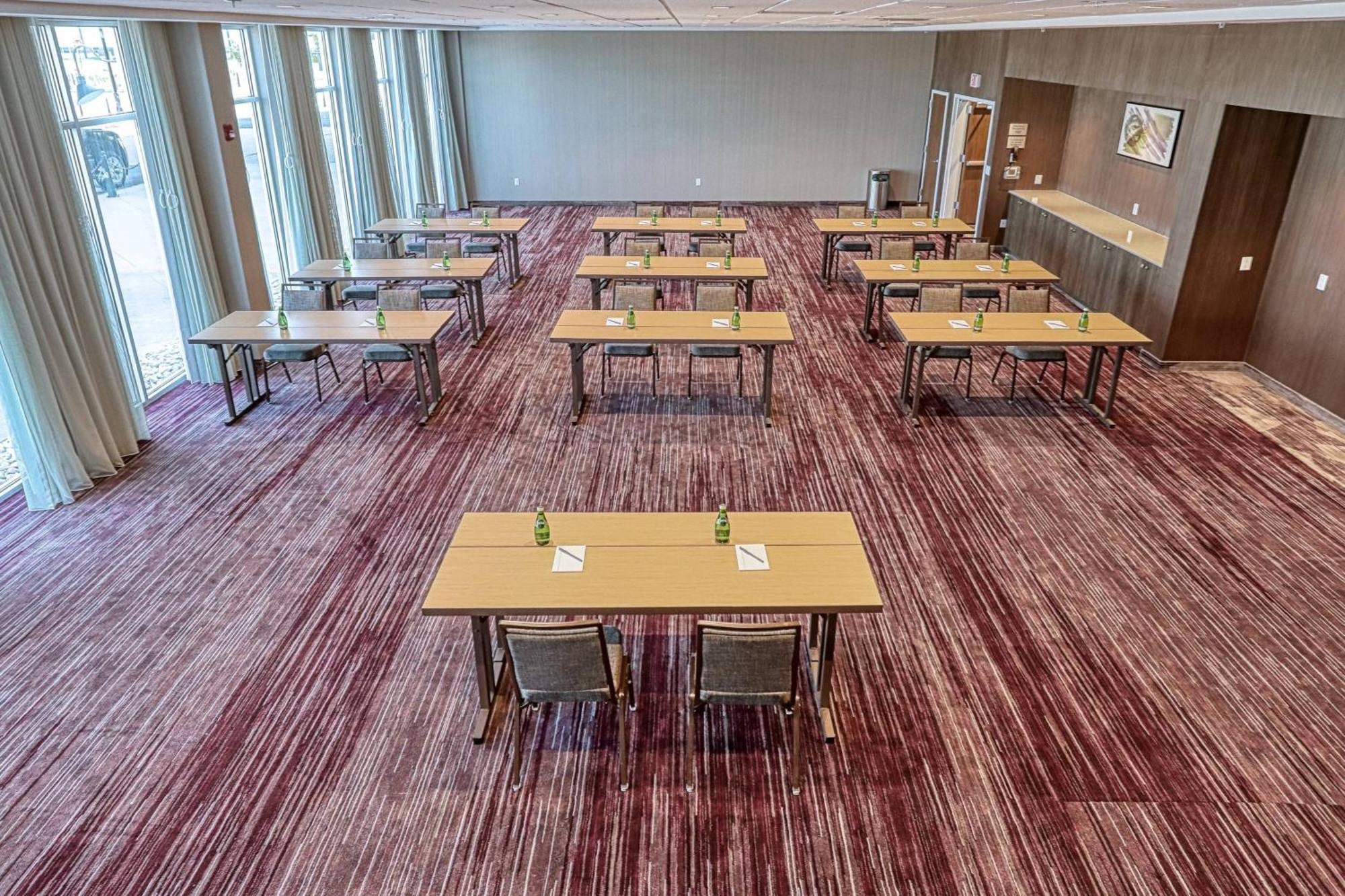 Courtyard By Marriott North Brunswick Hotel Exterior photo