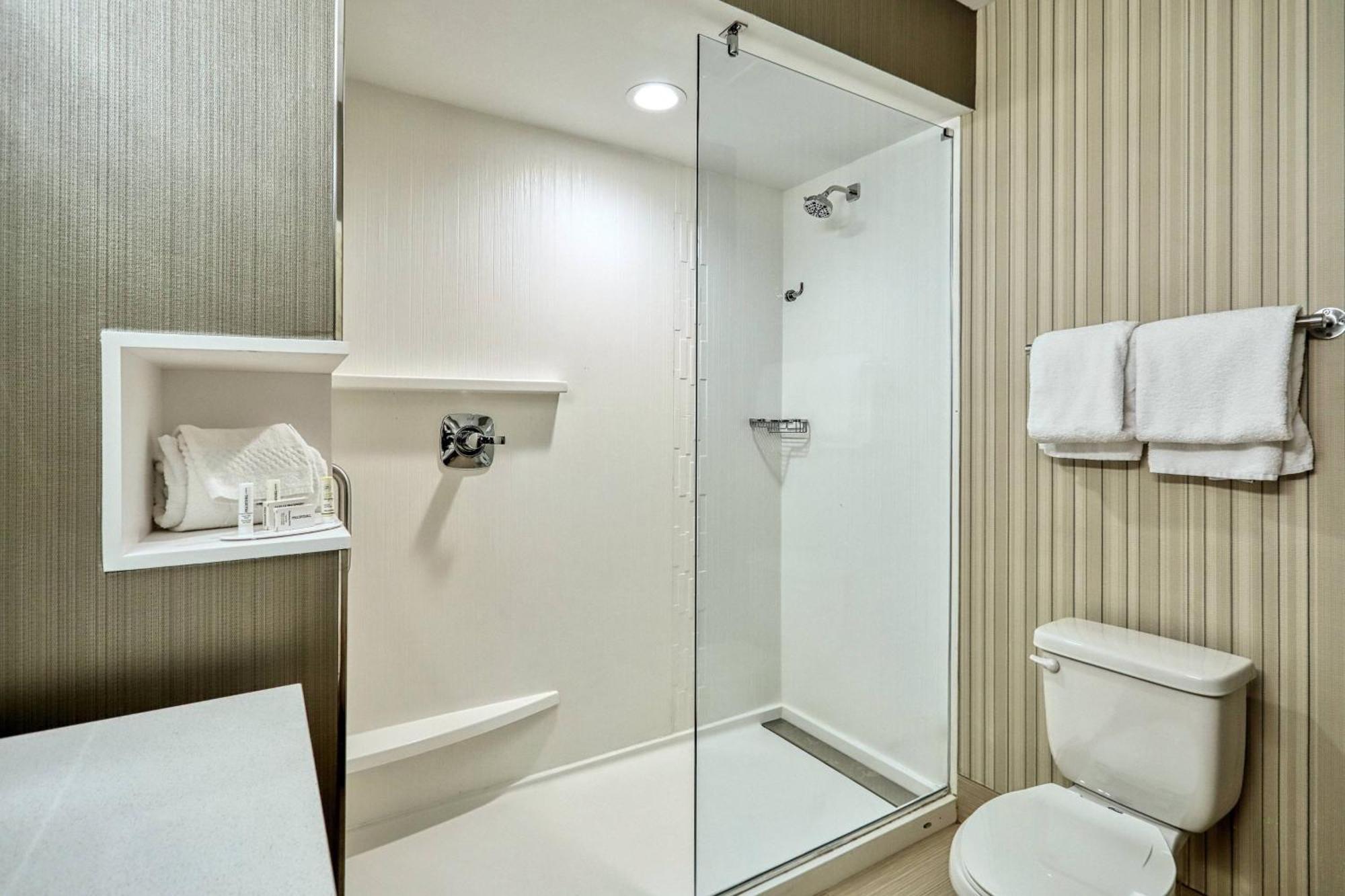 Courtyard By Marriott North Brunswick Hotel Exterior photo