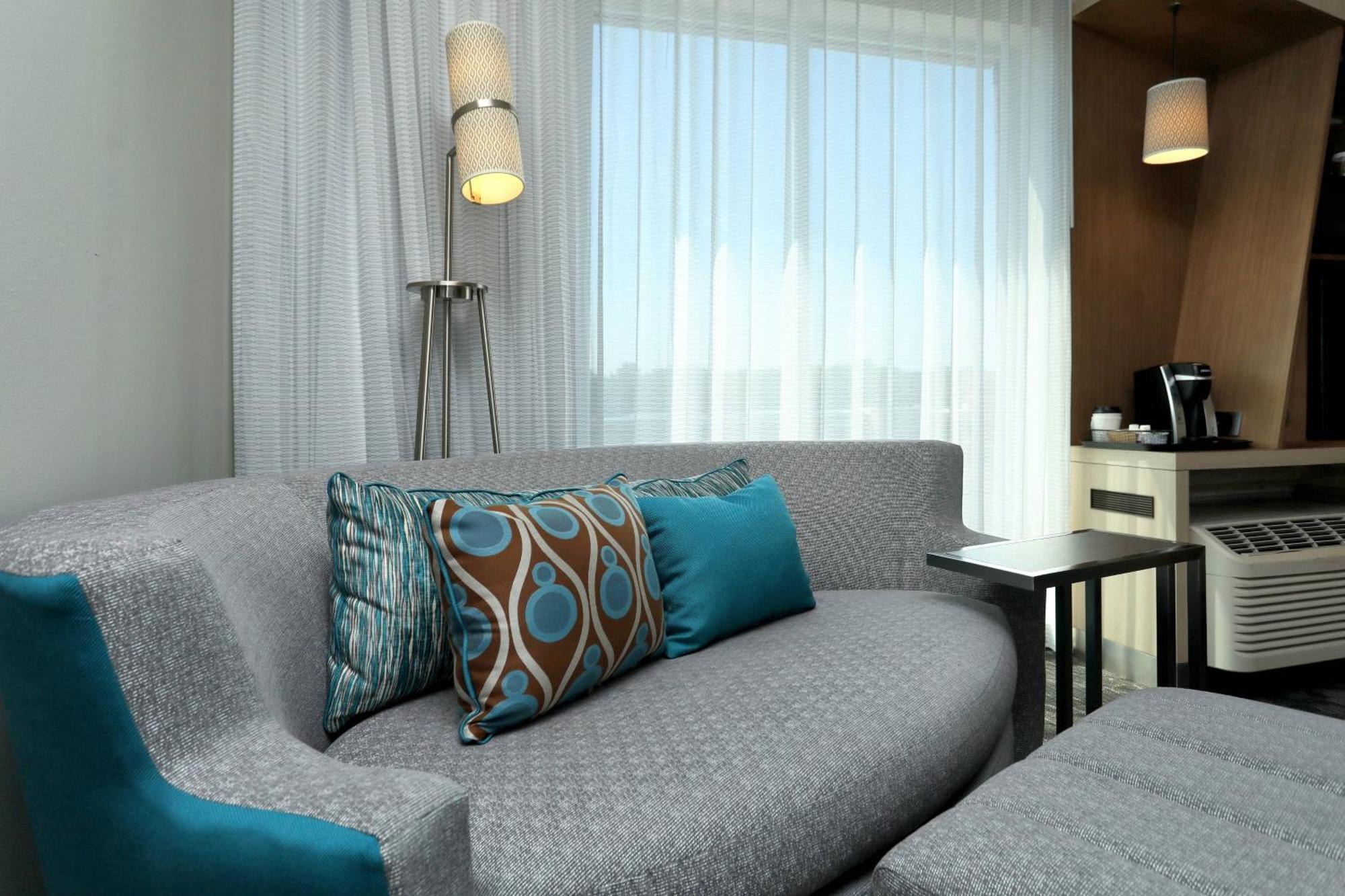 Courtyard By Marriott North Brunswick Hotel Exterior photo