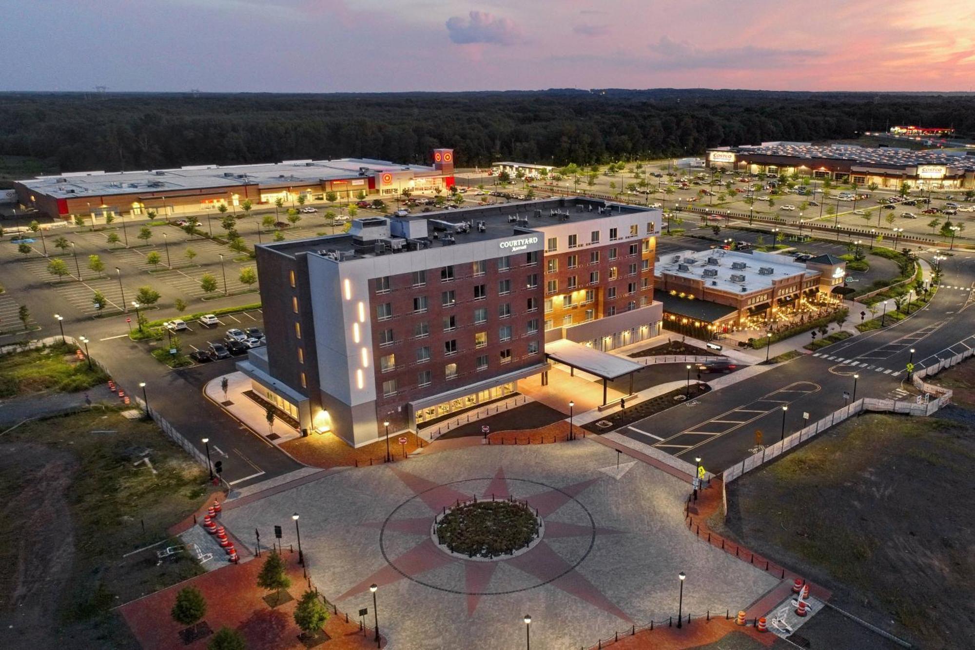 Courtyard By Marriott North Brunswick Hotel Exterior photo