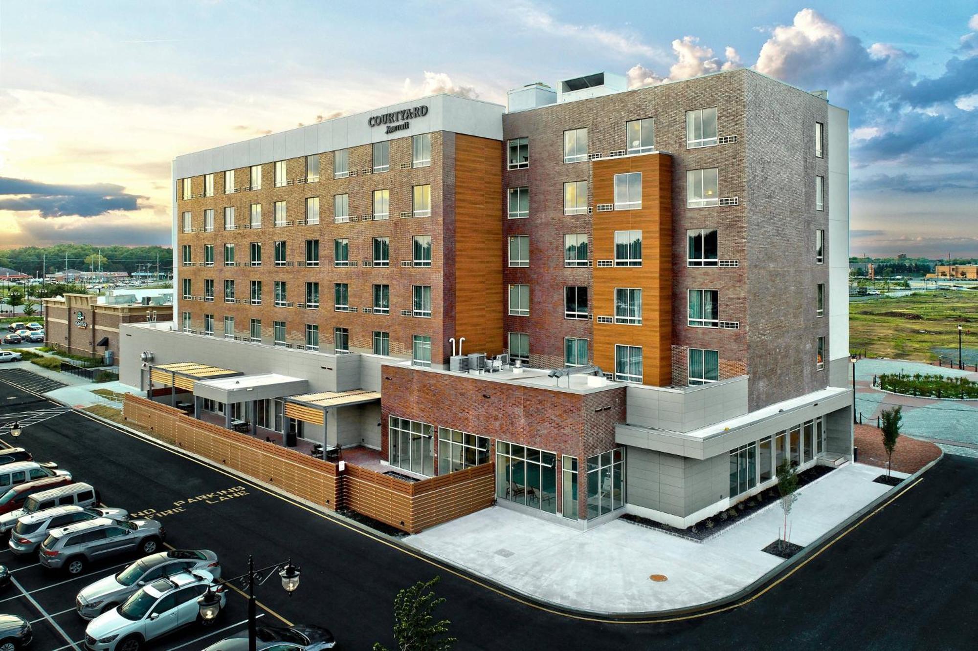 Courtyard By Marriott North Brunswick Hotel Exterior photo